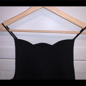 Scalloped neck, perfect “little black dress”! (L)